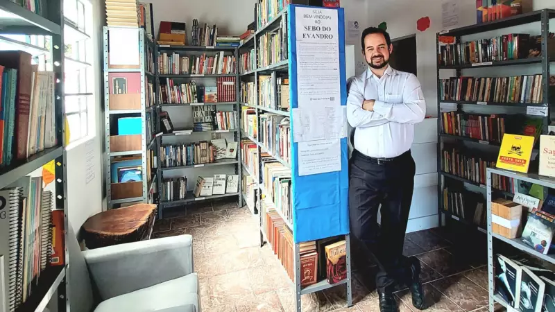 Advogado realiza sonho de infância e abre sebo com 6 mil livros no interior de SP