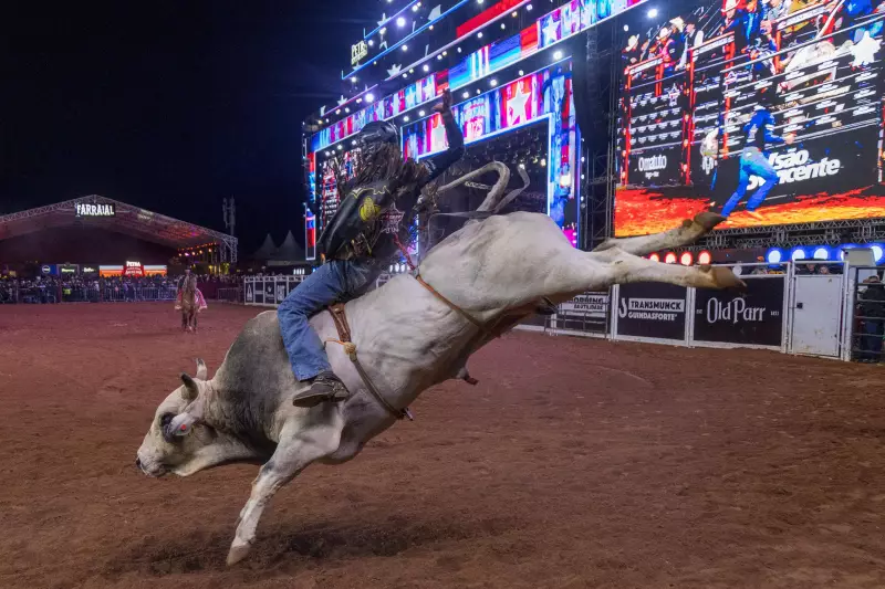 Alan de Sousa domina o 1º round do Iron Cowboy na Festa do Peão de Americana