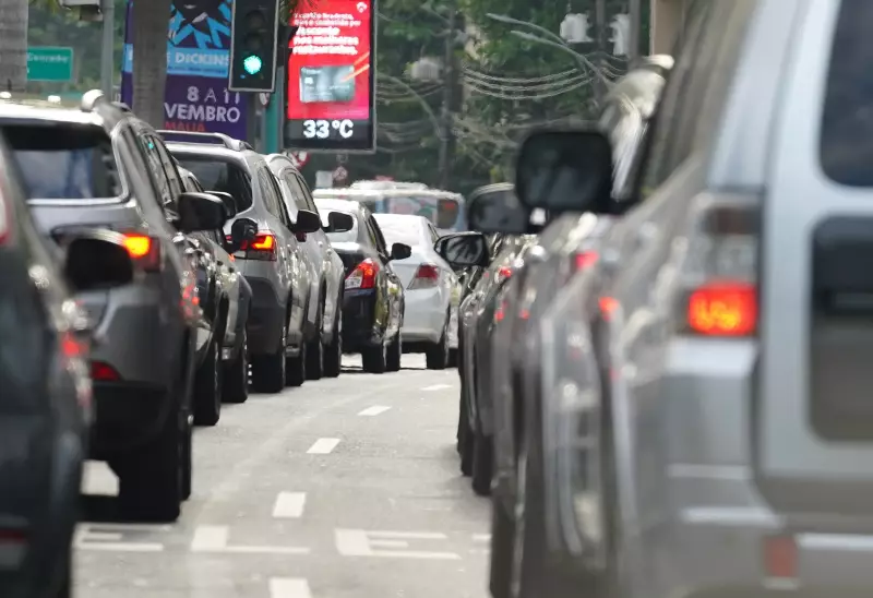 Alerj derruba veto e libera licenciamento de carro com IPVA parcelado no RJ