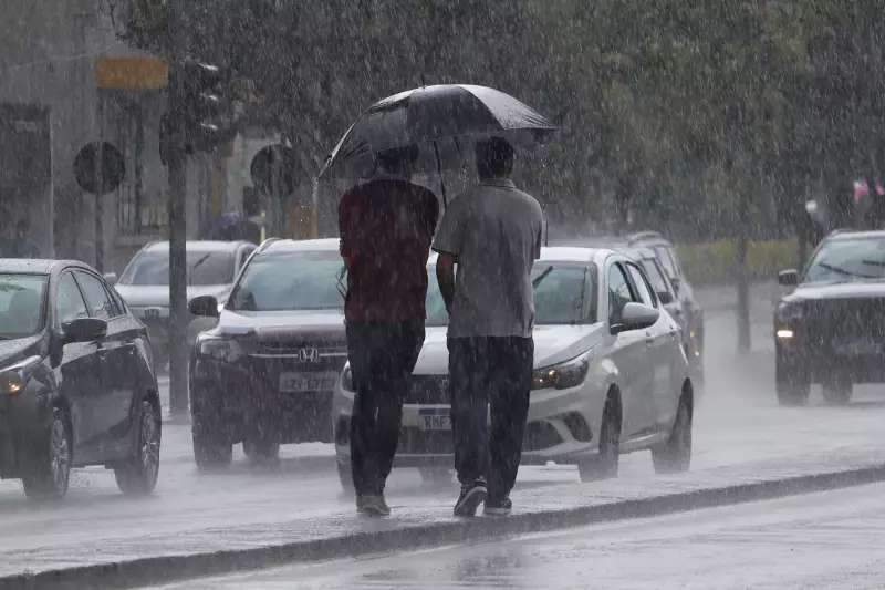 Alerta de perigo acumulado de chuva no Paraná: saiba quais regiões estão em risco