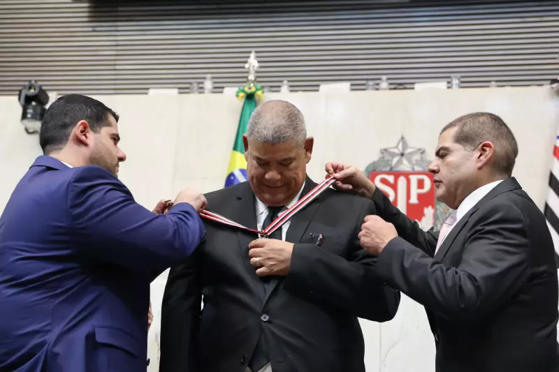 Alesp celebra aposentadoria de Milton Leite com escola de samba e coquetel; União Brasil mira sucessão de Tarcísio em 2026