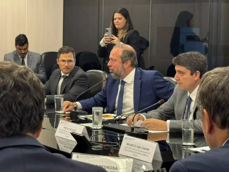Alexandre Silveira discute com empresários medidas para reduzir preço do gás natural no Brasil