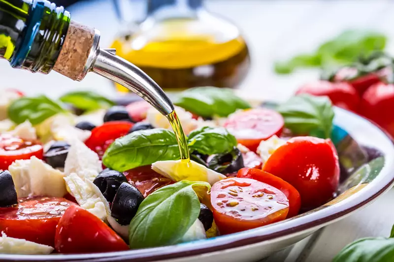 Alimentação após os 50: como evitar lesões musculares com a dieta certa
