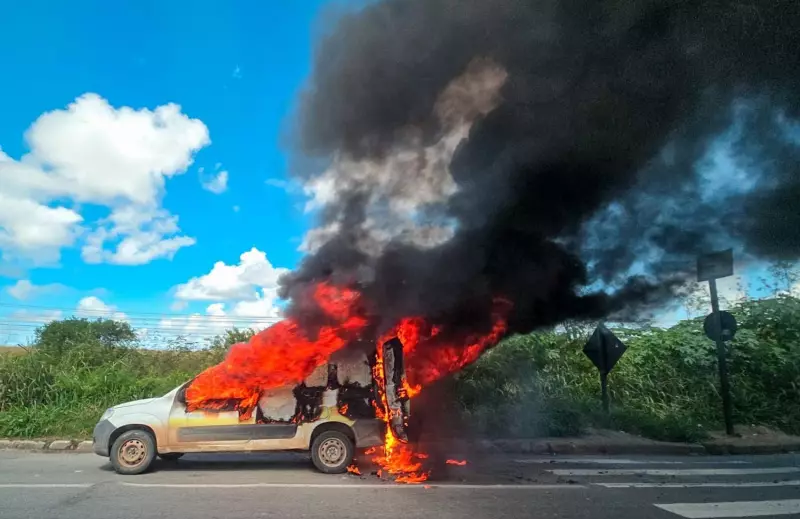 Ambulância pega fogo na BR-235 em Aracaju: veja o que aconteceu