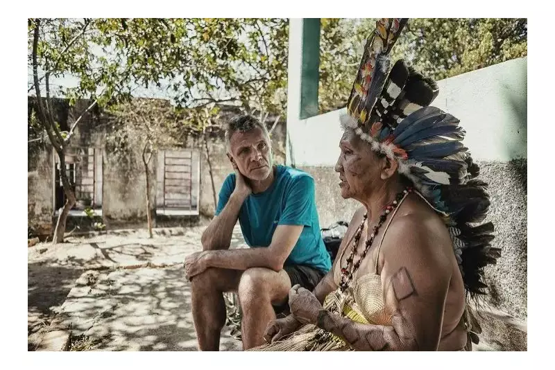 Amigos de Dom Phillips realizam sonho do jornalista e finalizam livro sobre a Amazônia após seu assassinato