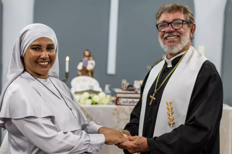 Amor e Tradição: Casal celebra 20 anos como padre e freira em arraial de Sergipe