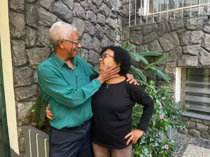 Amor na Maturidade: Casal de Idosos Mostra que o Afeto Não Tem Idade