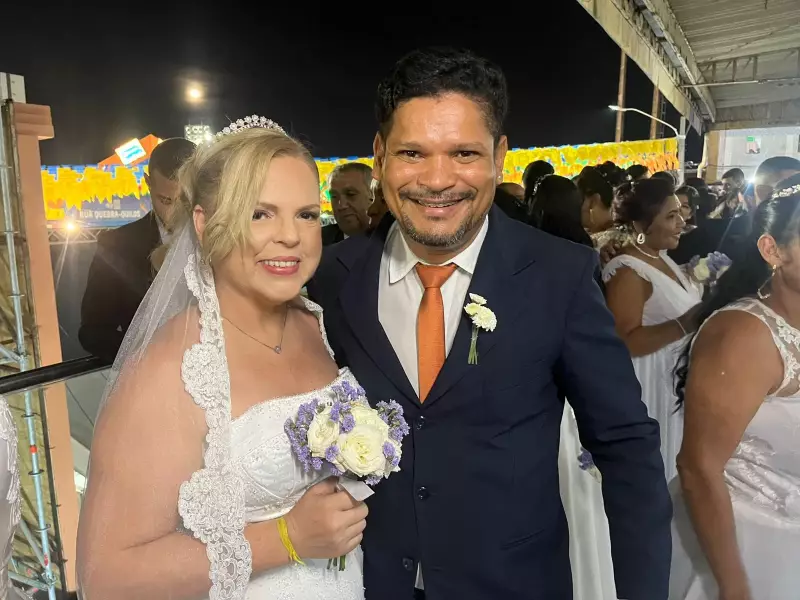 Amor no São João: Cantor se casa com noiva que conheceu durante show no Parque do Povo em Campina Grande