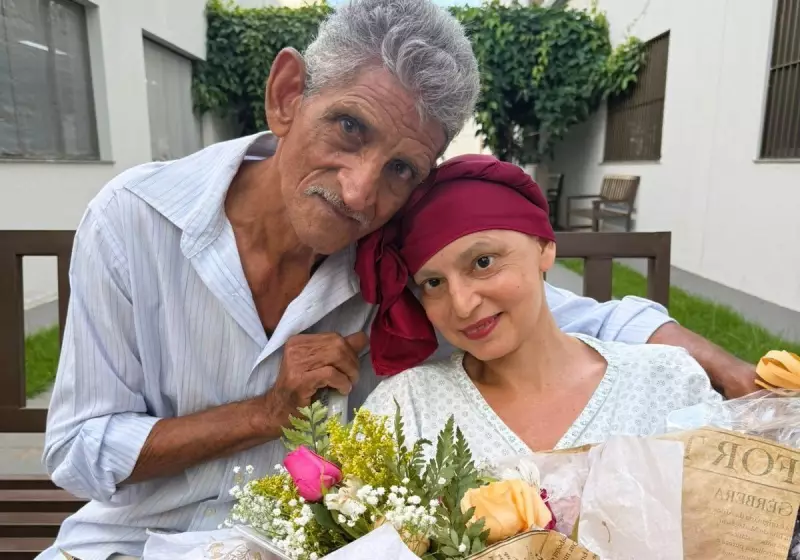 Amor que vence o câncer: paciente recebe pedido de casamento durante internação em Goiás