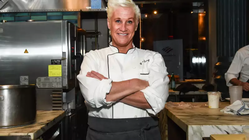 Anne Burrell, famosa chef e apresentadora de TV, morre aos 55 anos em Nova York