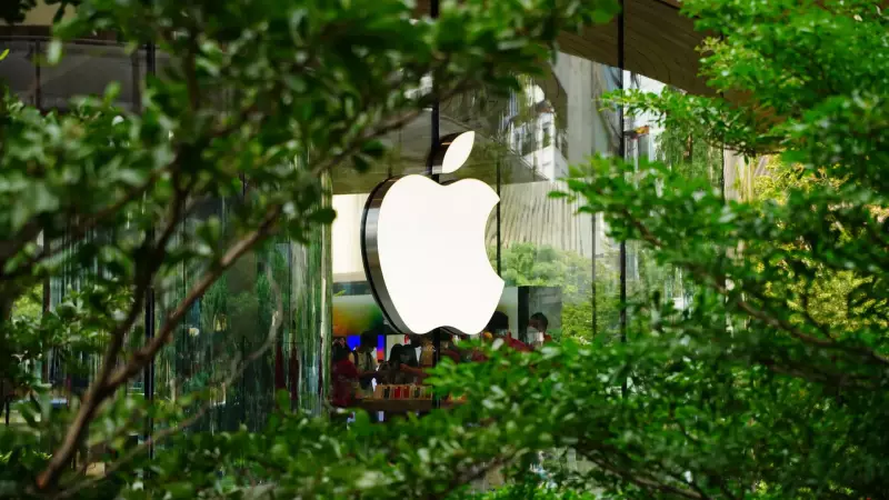 Apple é processada por acionistas: acusações de exageros em IA abalam mercado