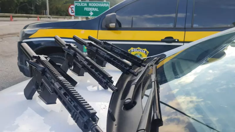 Apreensão de fuzis norte-americanos em carro na BR-040 choca Três Rios