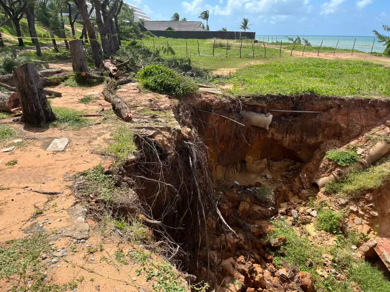 Área de Pinheiros na Via Costeira em Natal é interditada por risco de desabamento