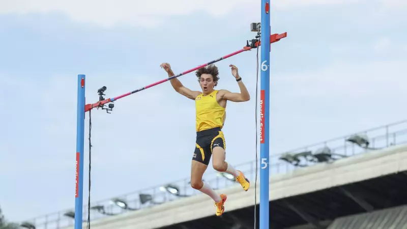 Armand Duplantis quebra recorde mundial de salto com vara pela 12ª vez e faz história no atletismo