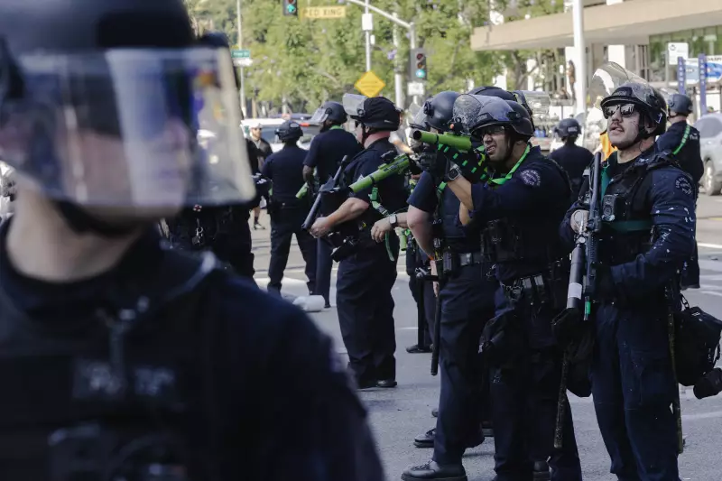 Armas menos letais: como a polícia de Los Angeles controla protestos sem mortes