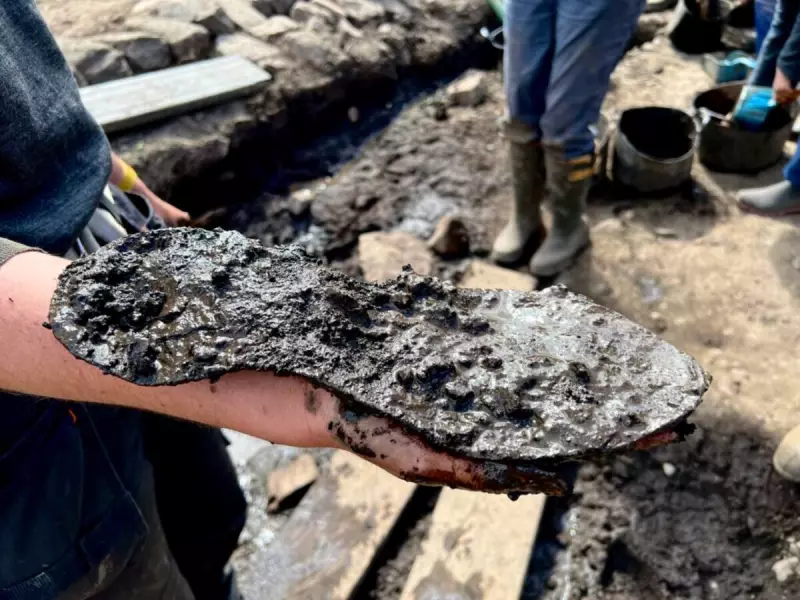 Arqueólogos descobrem sapato gigante de militar romano no norte do Reino Unido