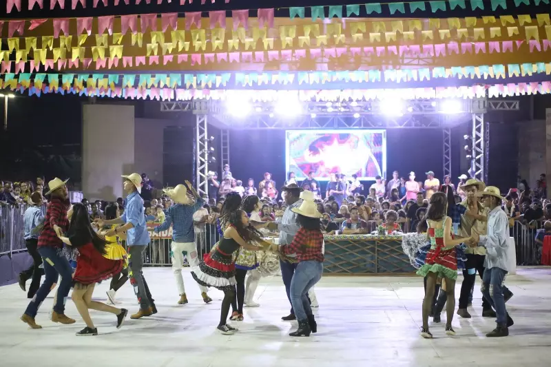 Arraia da Amizade 2025: Zé Ricardo, Thiago Lambasaia e atrações regionais agitam Tocantins