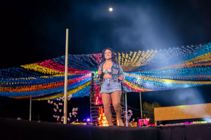 Arraiá da Capital: Banda Moleca Sapeca e atrações juninas agitam a terceira noite de festa