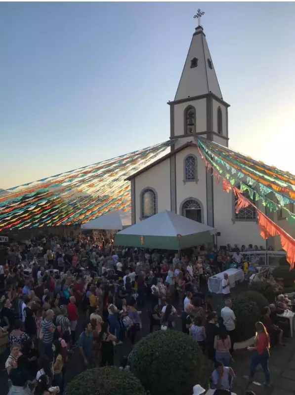Arraias na Rua: Exposição de Cazuza, musical sobre Djavan e Paulinho da Viola agitam Niterói - Confira a programação!
