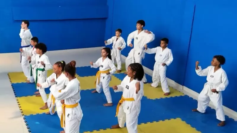 Artes marciais transformam vidas de jovens em favela de Belo Horizonte