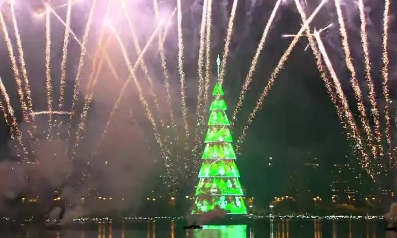 Árvore de Natal flutuante retorna ao Rio de Janeiro com novidade: agora em Botafogo!