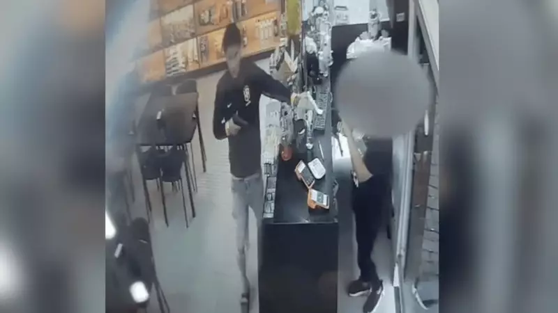 Assaltante ameaça funcionária de padaria e rouba dinheiro do caixa em Uberlândia; veja o vídeo