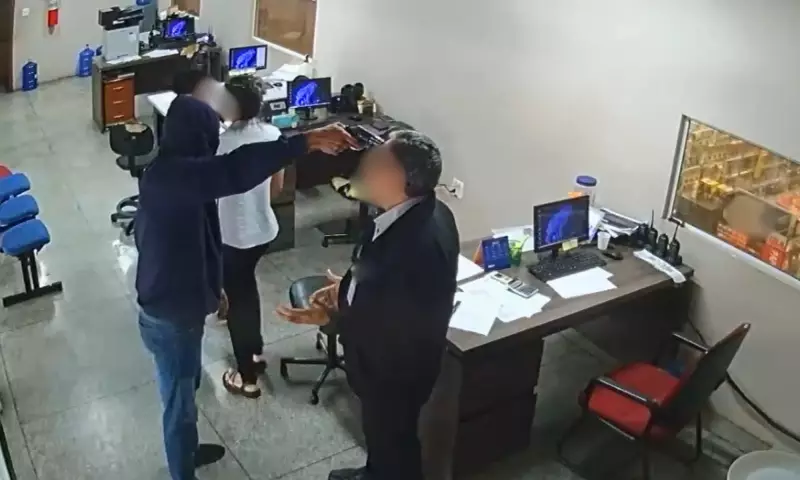 Assalto a mercado no interior de SP: criminosos apontam armas para cabeça de funcionários