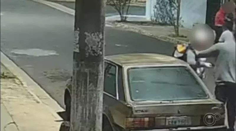 Assalto próximo a ponto de ônibus em Sorocaba é registrado por câmera de segurança; veja o vídeo