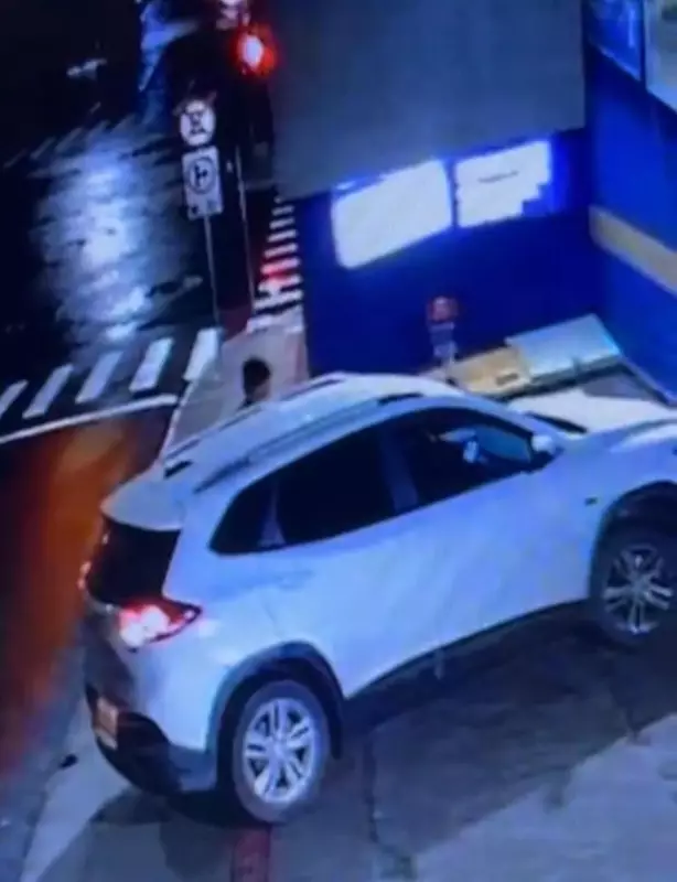 Assalto violento em Juiz de Fora: motorista rendida com arma na cabeça e carro roubado no bairro Cascatinha