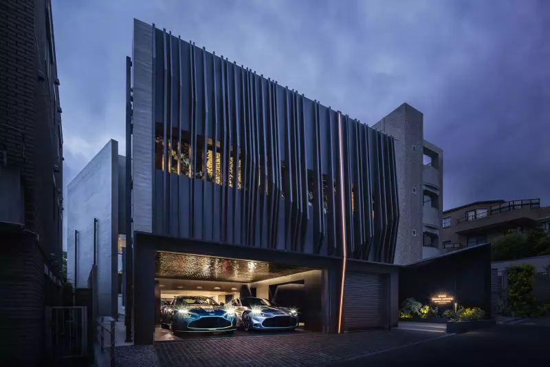 Aston Martin inaugura casa exclusiva no Japão: garagem-museu e design sob medida