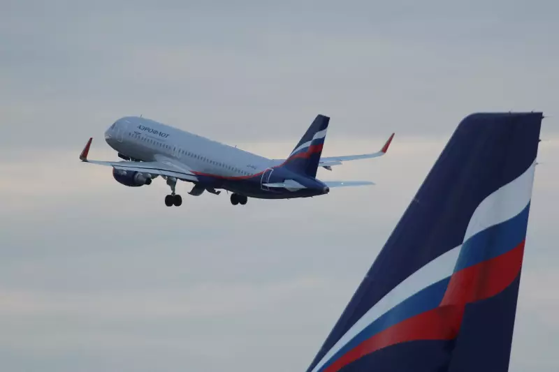 Ataque ucraniano fecha aeroportos perto de Moscou: Rússia acusa e impõe restrições
