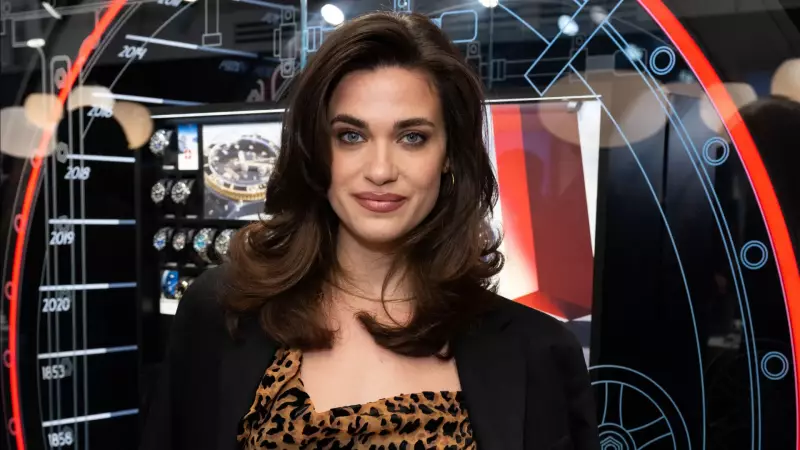 Atriz de 'Bridgerton' reage com agressões ao ser assaltada: 'Foi instintivo'