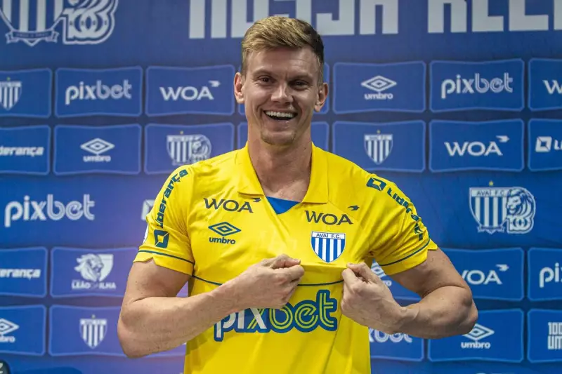 Avaí anuncia saída de goleiro que defendeu o clube na Série A: veja detalhes