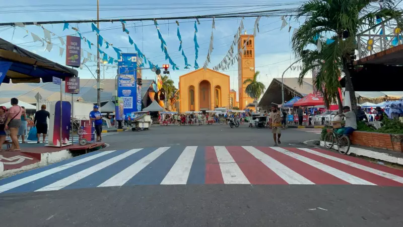 Azul ou Vermelho: O Festival de Parintins que Divide uma Ilha em Paixão pelos Bois