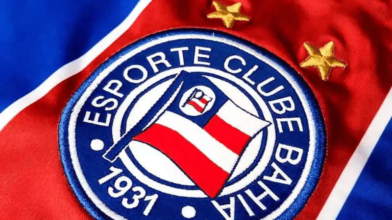 Bahia arrasa o Bragantino com golaços e se aproxima dos líderes do Brasileirão