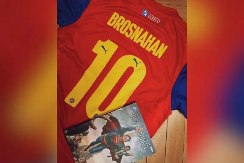 Bahia e DC Comics revelam novo uniforme inspirado em Lois Lane: confira o manto tricolor!