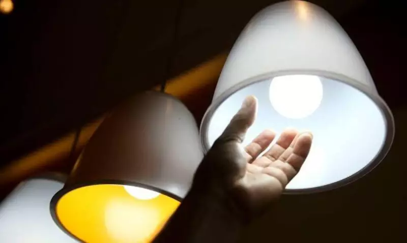 Bandeira Vermelha na Conta de Luz: Saiba Por Que Sua Energia Ficará Mais Cara em Junho