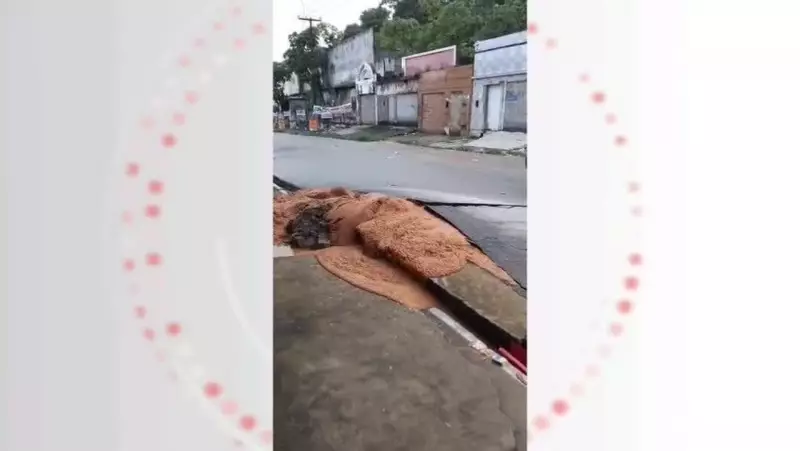 Barro jorra em rua de Maceió após mineração da Braskem: moradores registram cenas chocantes