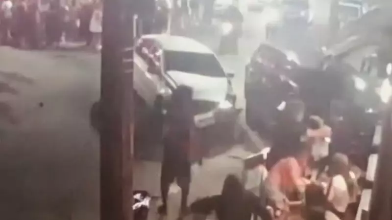 Batida entre veículos atinge clientes de bar em Botafogo: veja o que aconteceu