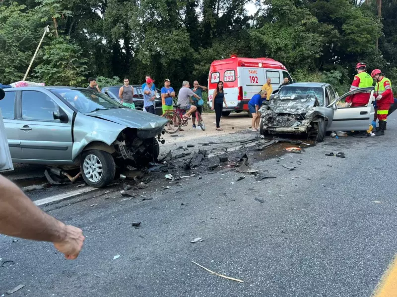 Batida frontal na BR-101 no ES deixa uma pessoa morta e duas em estado grave