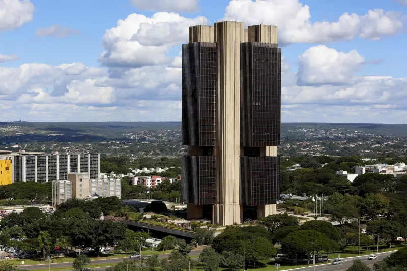 BC revisa projeção e prevê crescimento do PIB acima de 2% em 2025, mas inflação ainda preocupa
