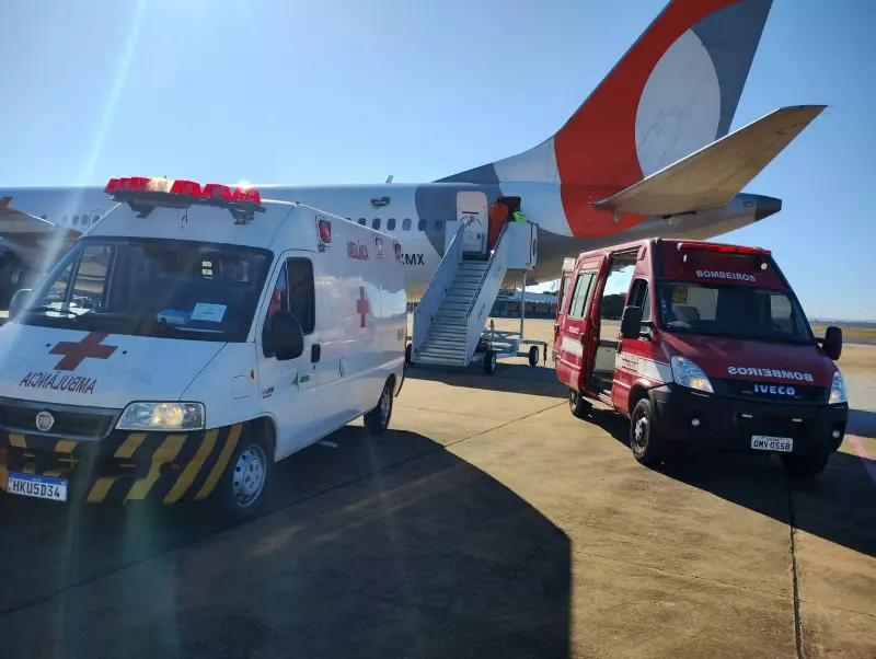 Bebê de 5 meses se engasga em voo e é salvo após pouso de emergência em Montes Claros