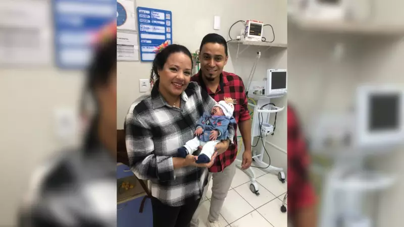 Bebê prematuro de 715 gramas supera desafios e ganha festa junina emocionante ao receber alta em Bauru