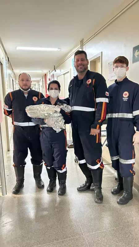 Bebê sobrevive a parada cardíaca durante parto em casa: história emocionante de resgate