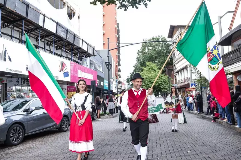 Blumenau celebra 150 anos da imigração italiana com desfile espetacular