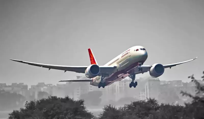 Boeing 787 sofre primeiro acidente da história em queda na Índia: veja detalhes