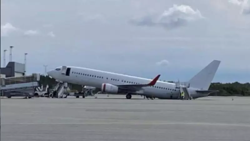 Boeing fica empinado durante desembarque de passageiros em cena dramática