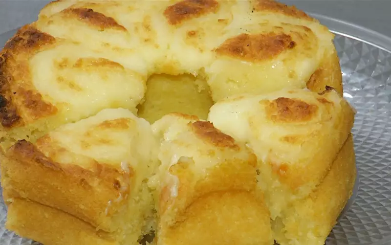 Bolo de Mandioca com Requeijão: Receita Fácil e Deliciosa para o Seu Café