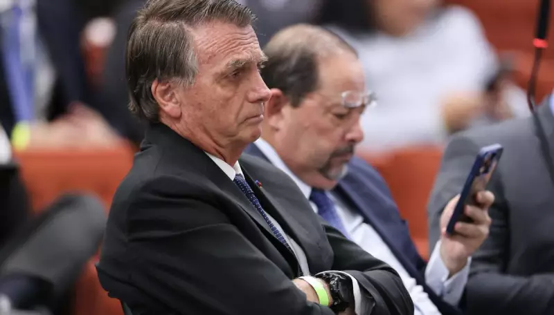 Bolsonaro convida Moraes para ser vice em chapa à presidência; ministro reage com declínio