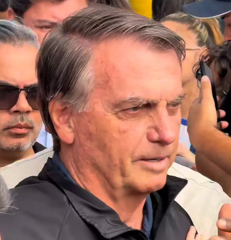 Bolsonaro e apoiadores participam de churrasco em frigorífico antes de passar mal